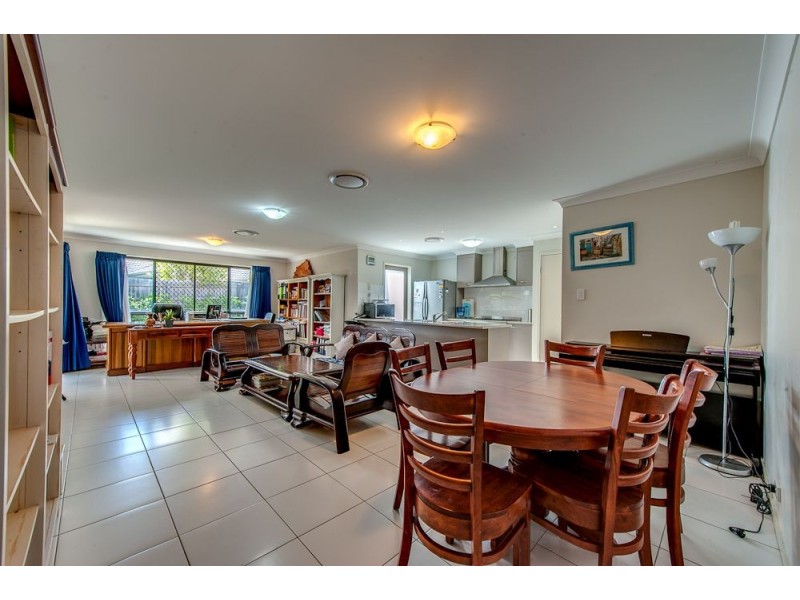 18 Cottonwood Crescent, Springfield Lakes QLD 4300