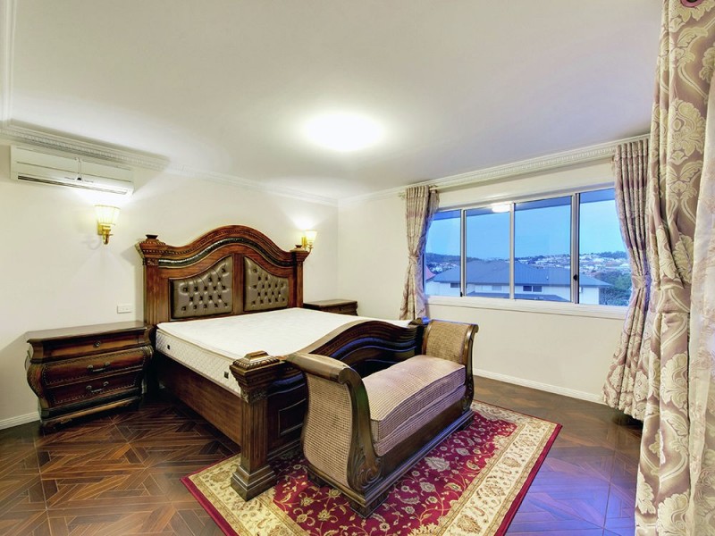 28 Holborn Crescent, Carindale QLD 4152