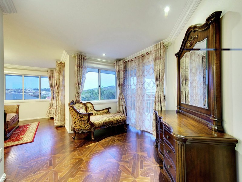 28 Holborn Crescent, Carindale QLD 4152