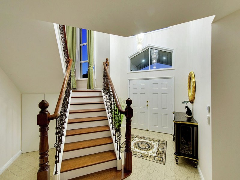 28 Holborn Crescent, Carindale QLD 4152