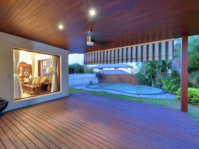 28 Holborn Crescent, Carindale QLD 4152