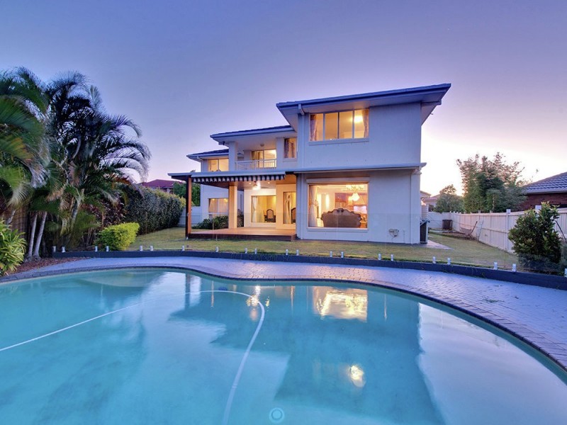 28 Holborn Crescent, Carindale QLD 4152