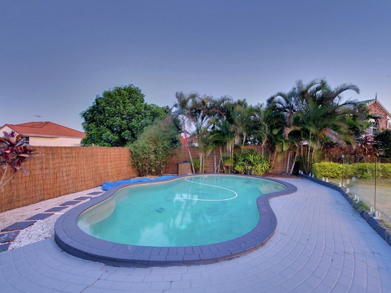 28 Holborn Crescent, Carindale QLD 4152