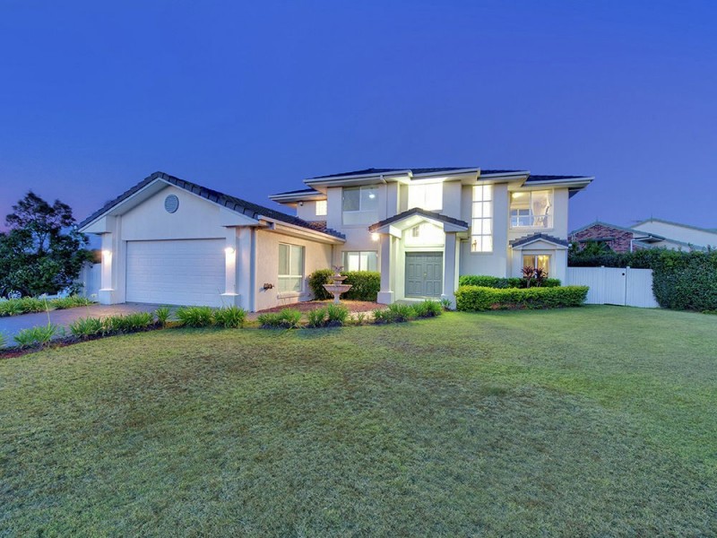 28 Holborn Crescent, Carindale QLD 4152
