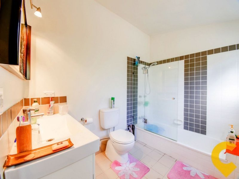 8 Dempster Street, Toowong QLD 4066