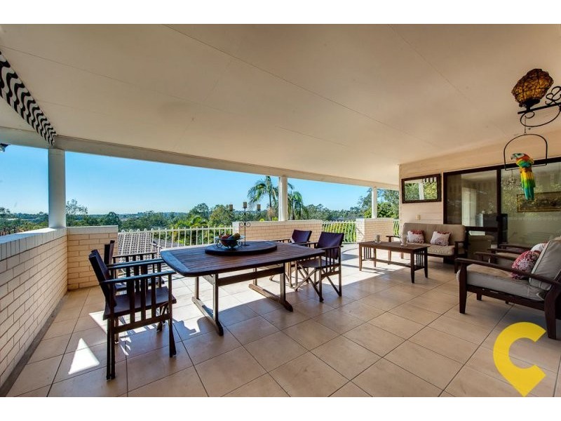 4 Macquarie Court, Mount Ommaney QLD 4074