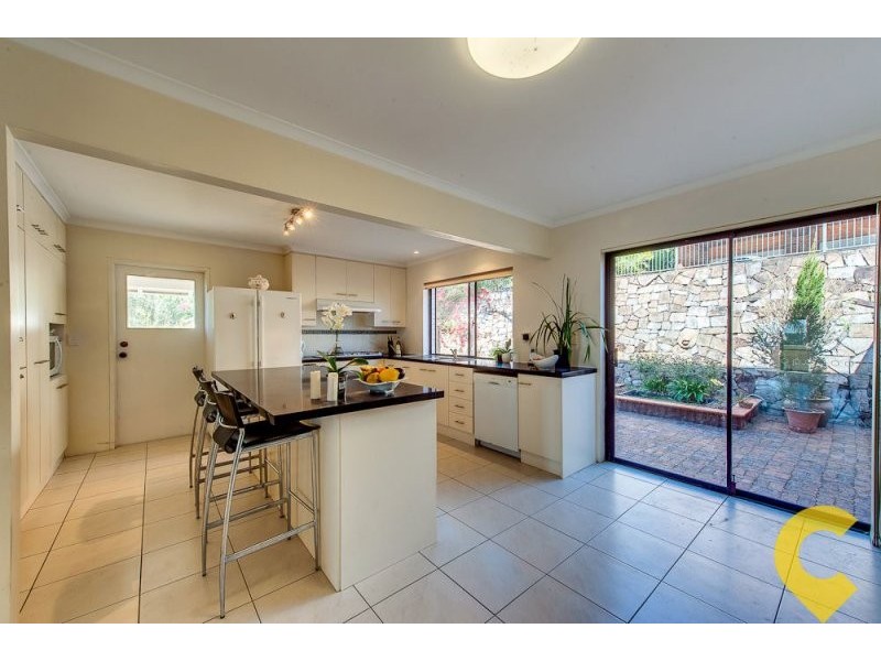 4 Macquarie Court, Mount Ommaney QLD 4074