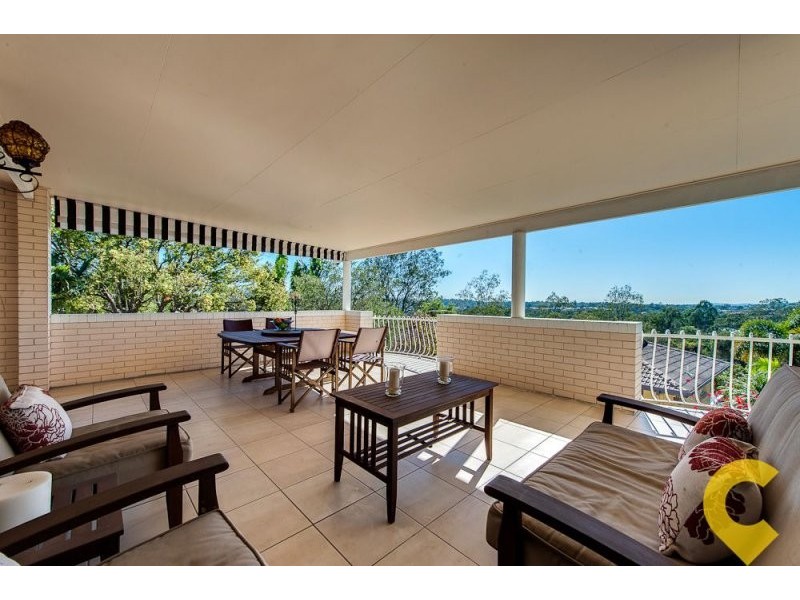 4 Macquarie Court, Mount Ommaney QLD 4074