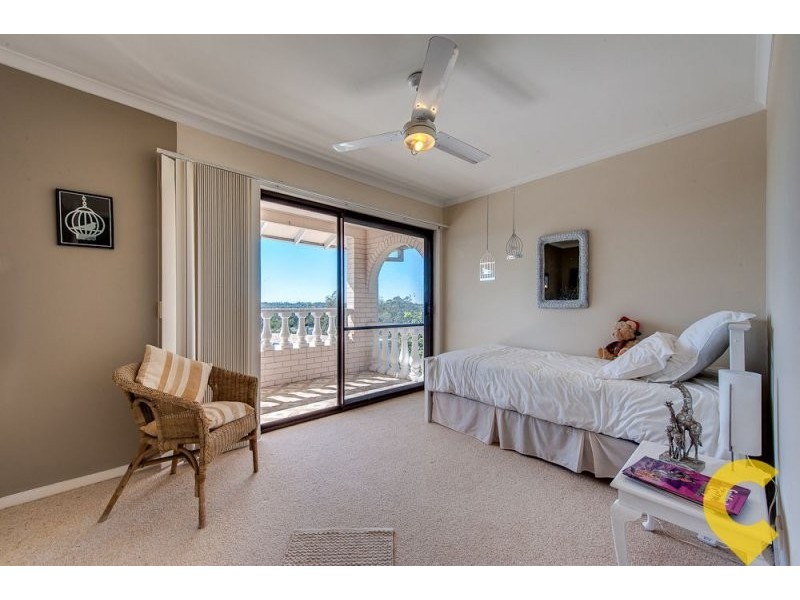 4 Macquarie Court, Mount Ommaney QLD 4074