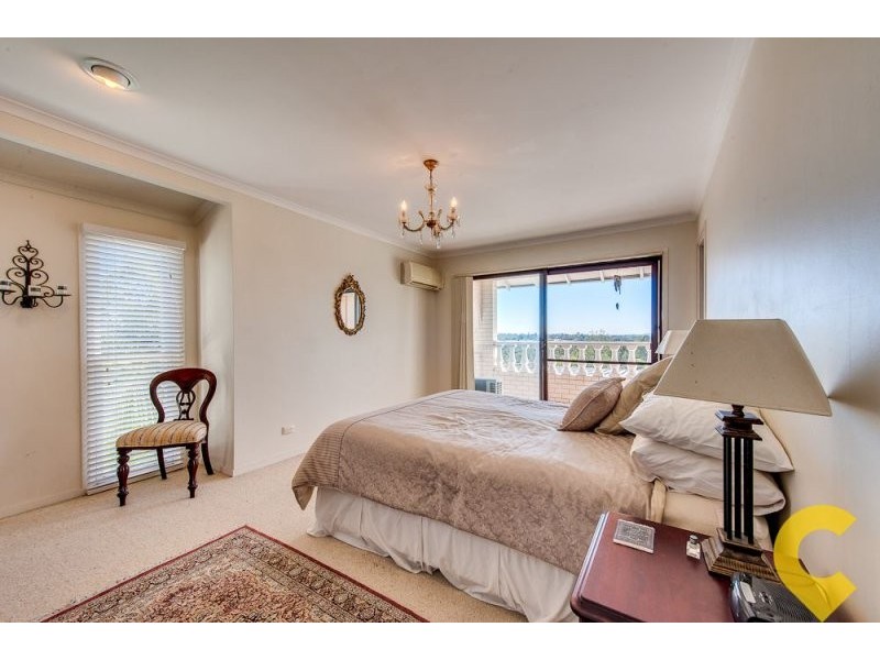 4 Macquarie Court, Mount Ommaney QLD 4074