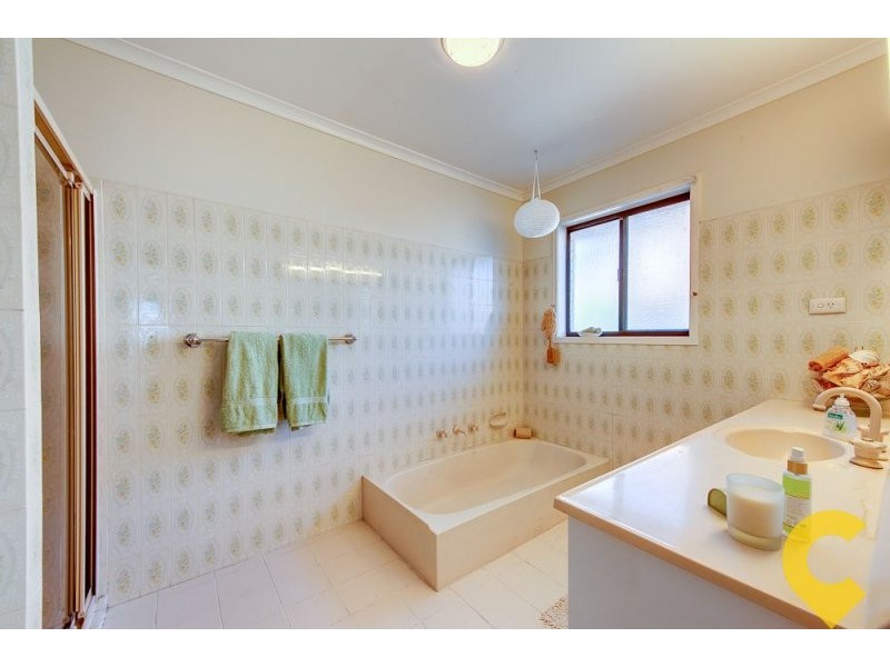 4 Macquarie Court, Mount Ommaney QLD 4074