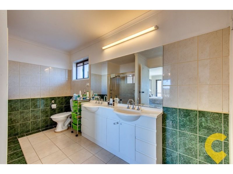 4 Macquarie Court, Mount Ommaney QLD 4074