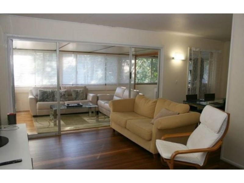 15 Kenhaven Street, Kenmore QLD 4069