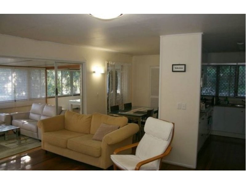 15 Kenhaven Street, Kenmore QLD 4069