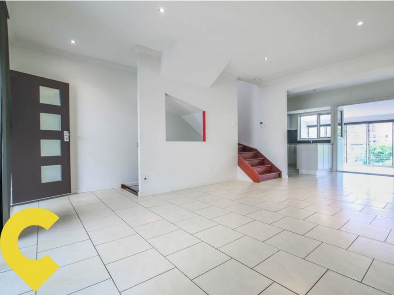 2/23 Curlew Street, Toowong QLD 4066