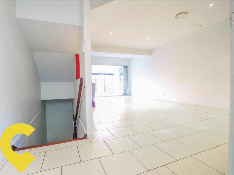 2/23 Curlew Street, Toowong QLD 4066