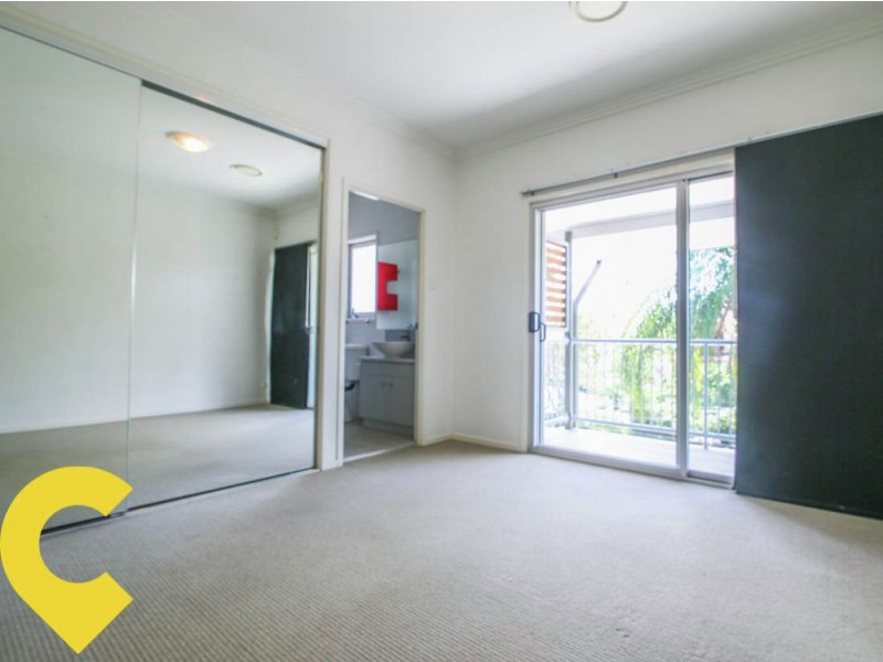 2/23 Curlew Street, Toowong QLD 4066