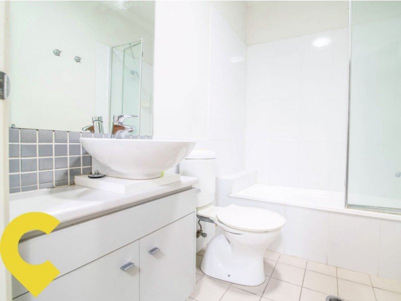 2/23 Curlew Street, Toowong QLD 4066