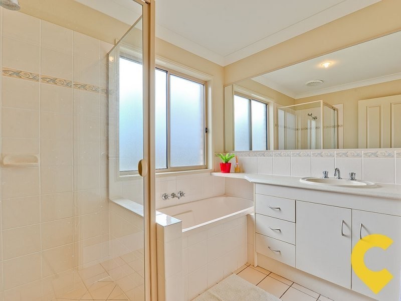 32 Zoe Place, Moggill QLD 4070