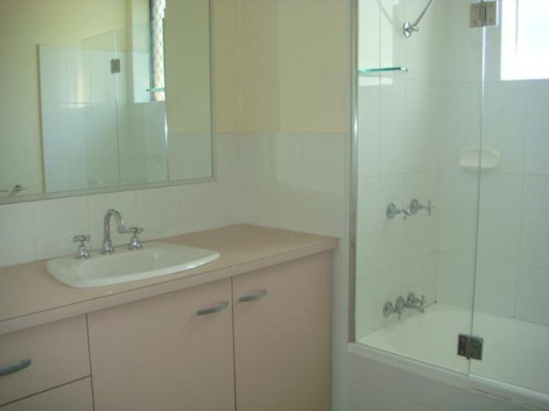 4/117 Clarence Road, Indooroopilly QLD 4068