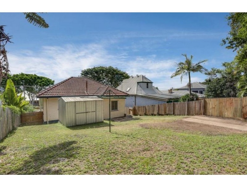45 Wooloowin Avenue, Wooloowin QLD 4030