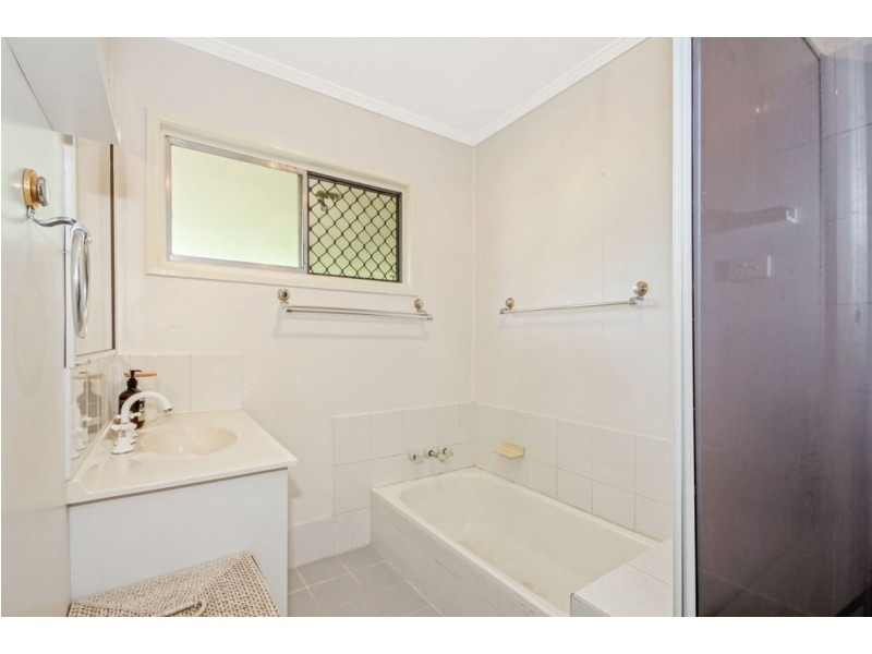 8 Wirlpana Avenue, Ferny Hills QLD 4055