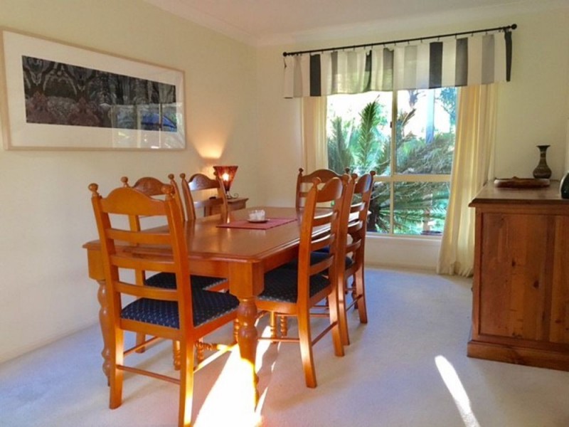 7 McConnell Cres, Brookfield QLD 4069