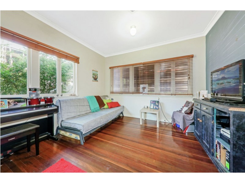 15 Tyne Street, Taringa QLD 4068