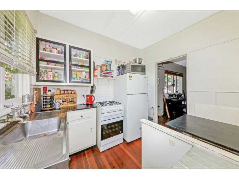 15 Tyne Street, Taringa QLD 4068