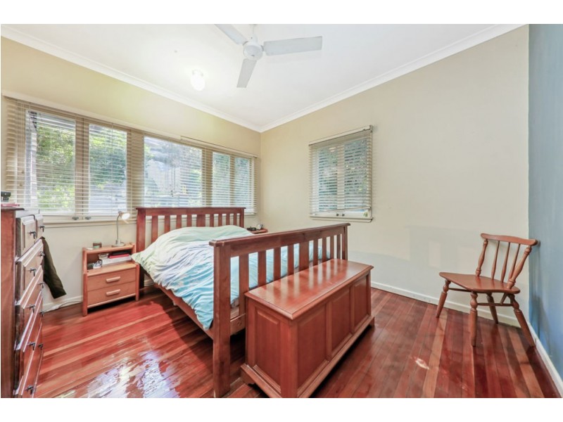 15 Tyne Street, Taringa QLD 4068