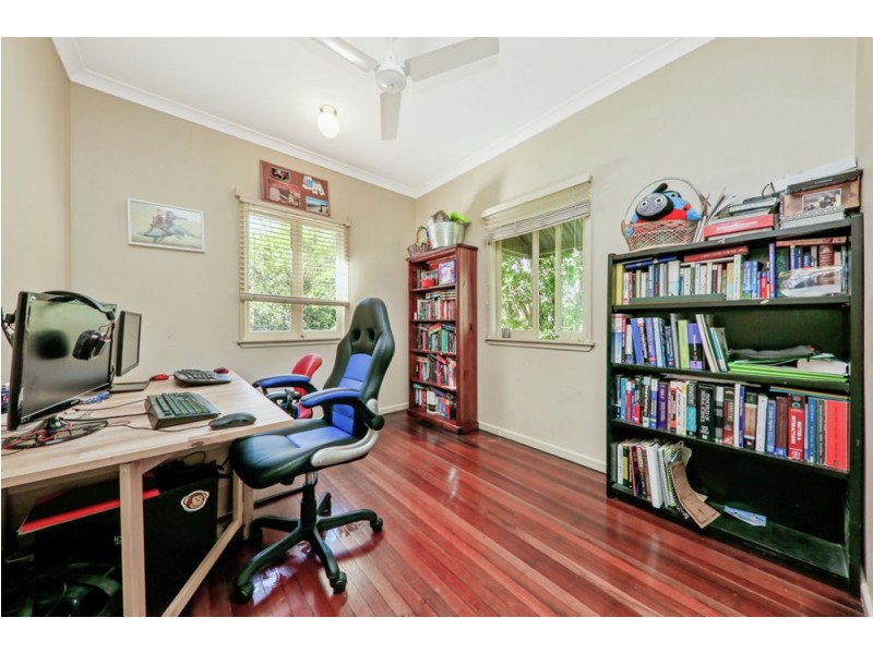 15 Tyne Street, Taringa QLD 4068