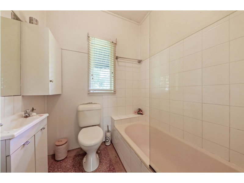 15 Tyne Street, Taringa QLD 4068