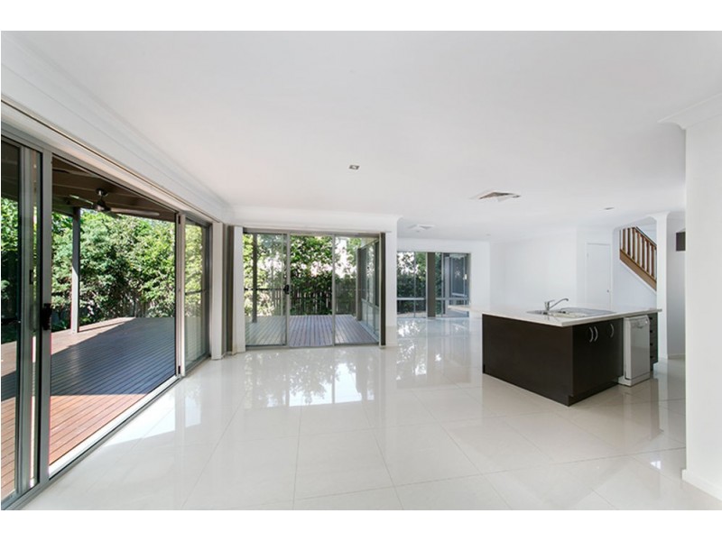 5 Lomandra Place, Chapel Hill QLD 4069