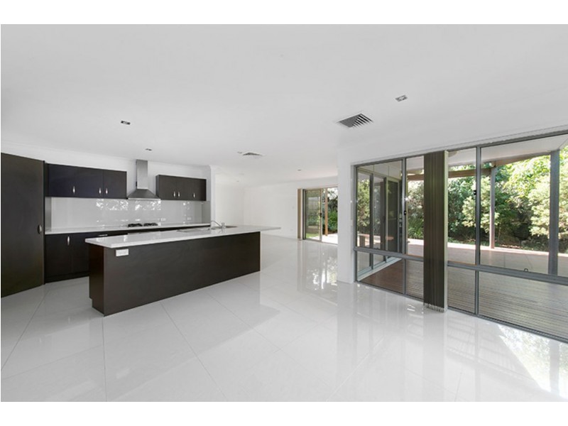 5 Lomandra Place, Chapel Hill QLD 4069