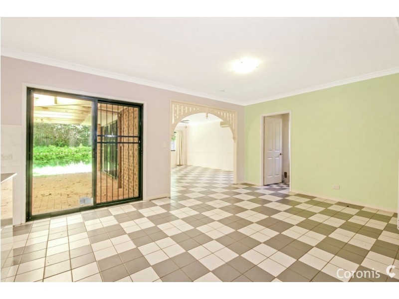 4 Taralye Place, Chapel Hill QLD 4069
