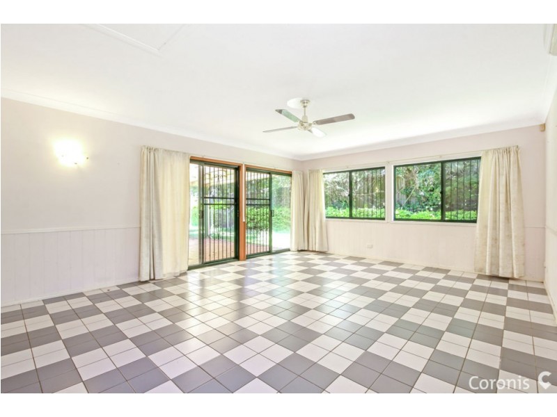4 Taralye Place, Chapel Hill QLD 4069