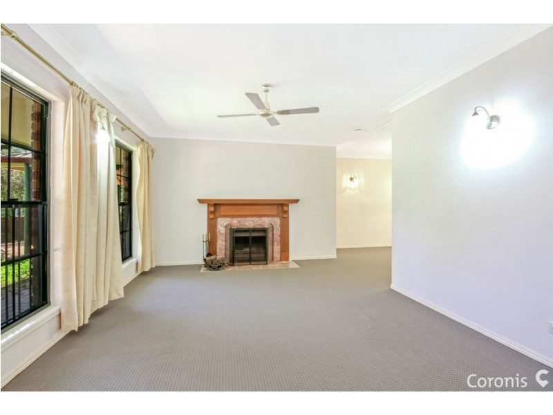 4 Taralye Place, Chapel Hill QLD 4069