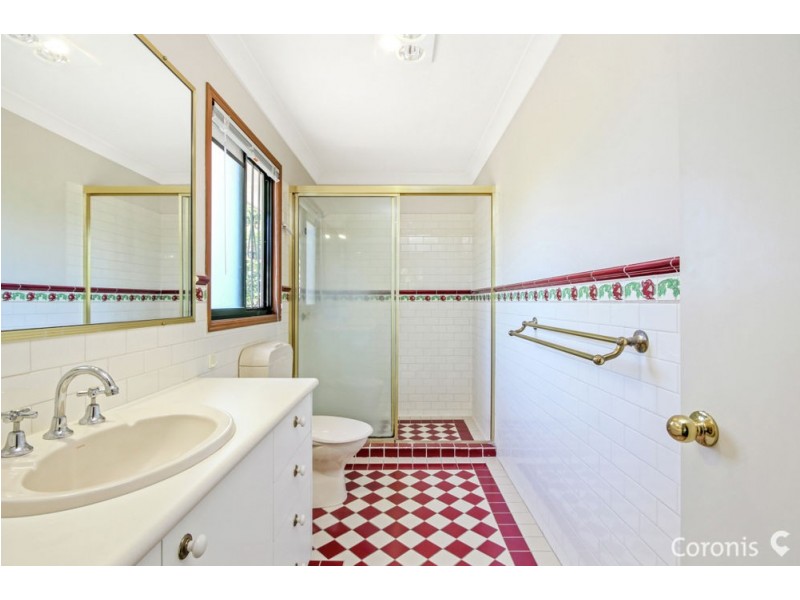 4 Taralye Place, Chapel Hill QLD 4069