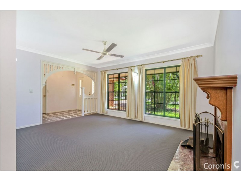 4 Taralye Place, Chapel Hill QLD 4069