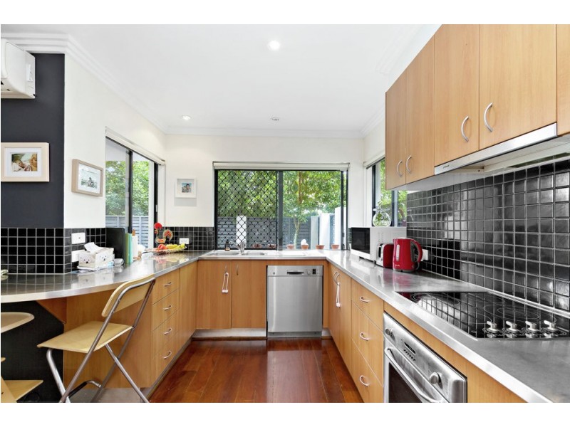 2/4 Explorer Street, Toowong QLD 4066