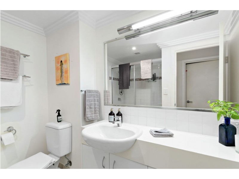 2/4 Explorer Street, Toowong QLD 4066