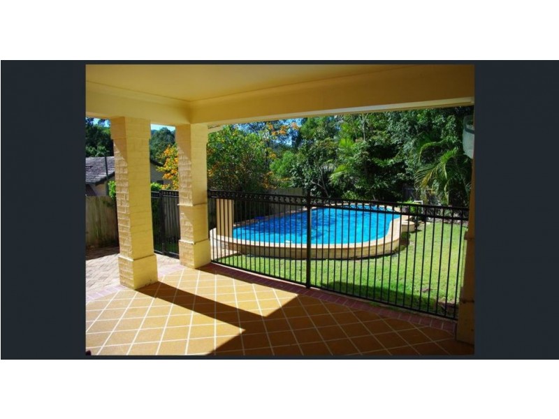 19 Treetop Close, Chapel Hill QLD 4069