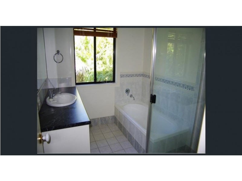 19 Treetop Close, Chapel Hill QLD 4069