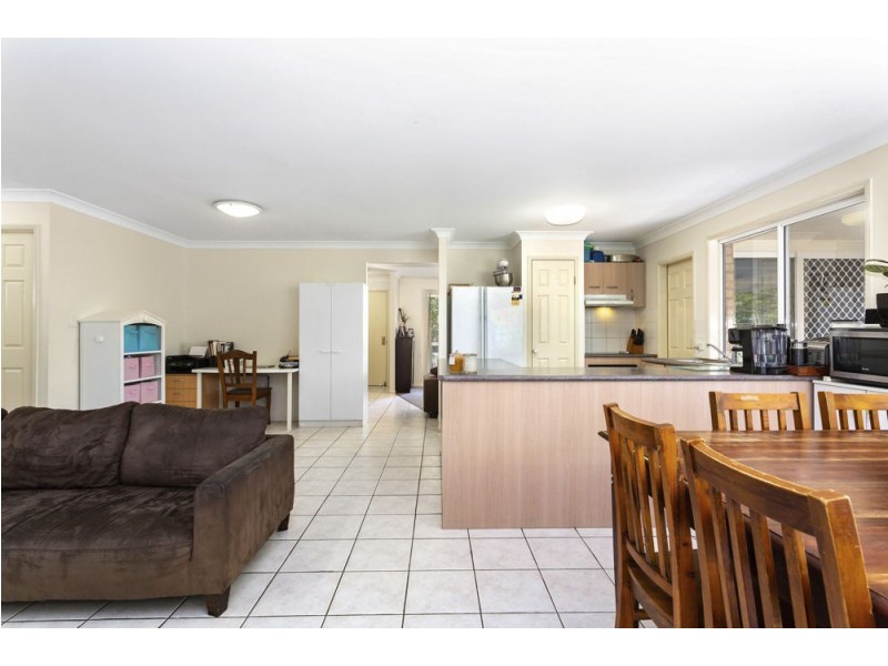 6 Bribie Place, Forest Lake QLD 4078