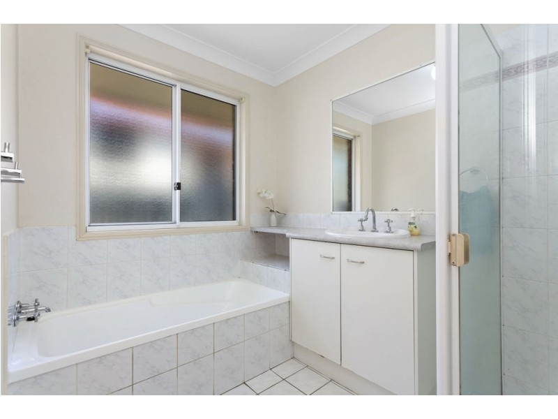 6 Bribie Place, Forest Lake QLD 4078