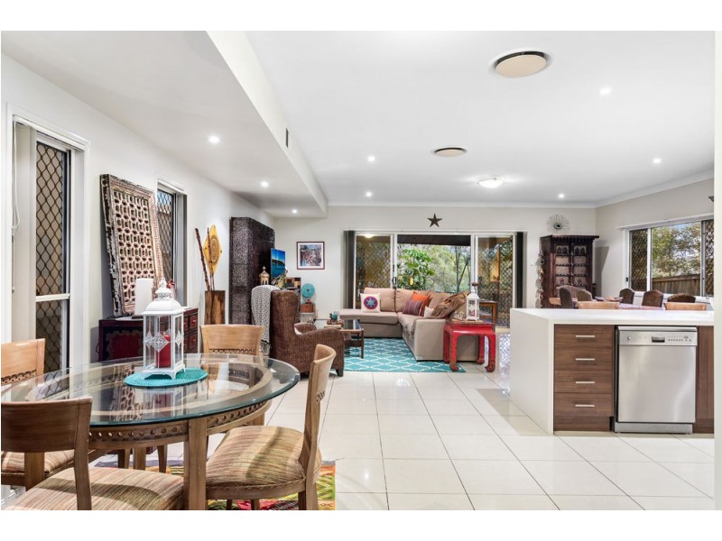 17 Usher Street, Indooroopilly QLD 4068