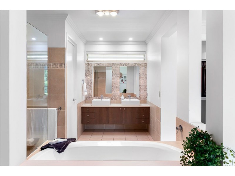 5 Ramada Place, Fig Tree Pocket QLD 4069