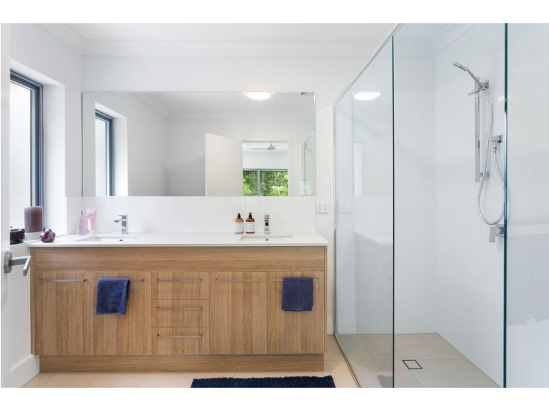 45 Kersley Road, Kenmore QLD 4069