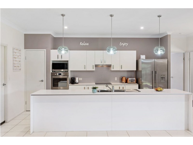 15 Stacey Close, Moggill QLD 4070