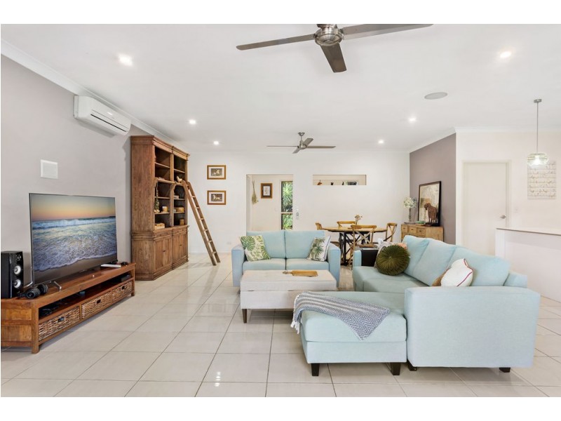 15 Stacey Close, Moggill QLD 4070
